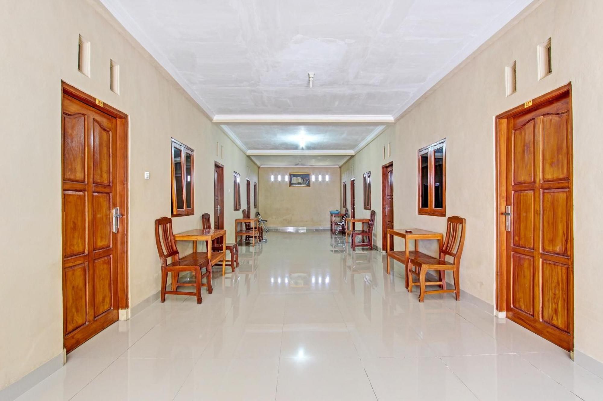Oyo 91353 Hotel Surya Andesa Klaten Экстерьер фото